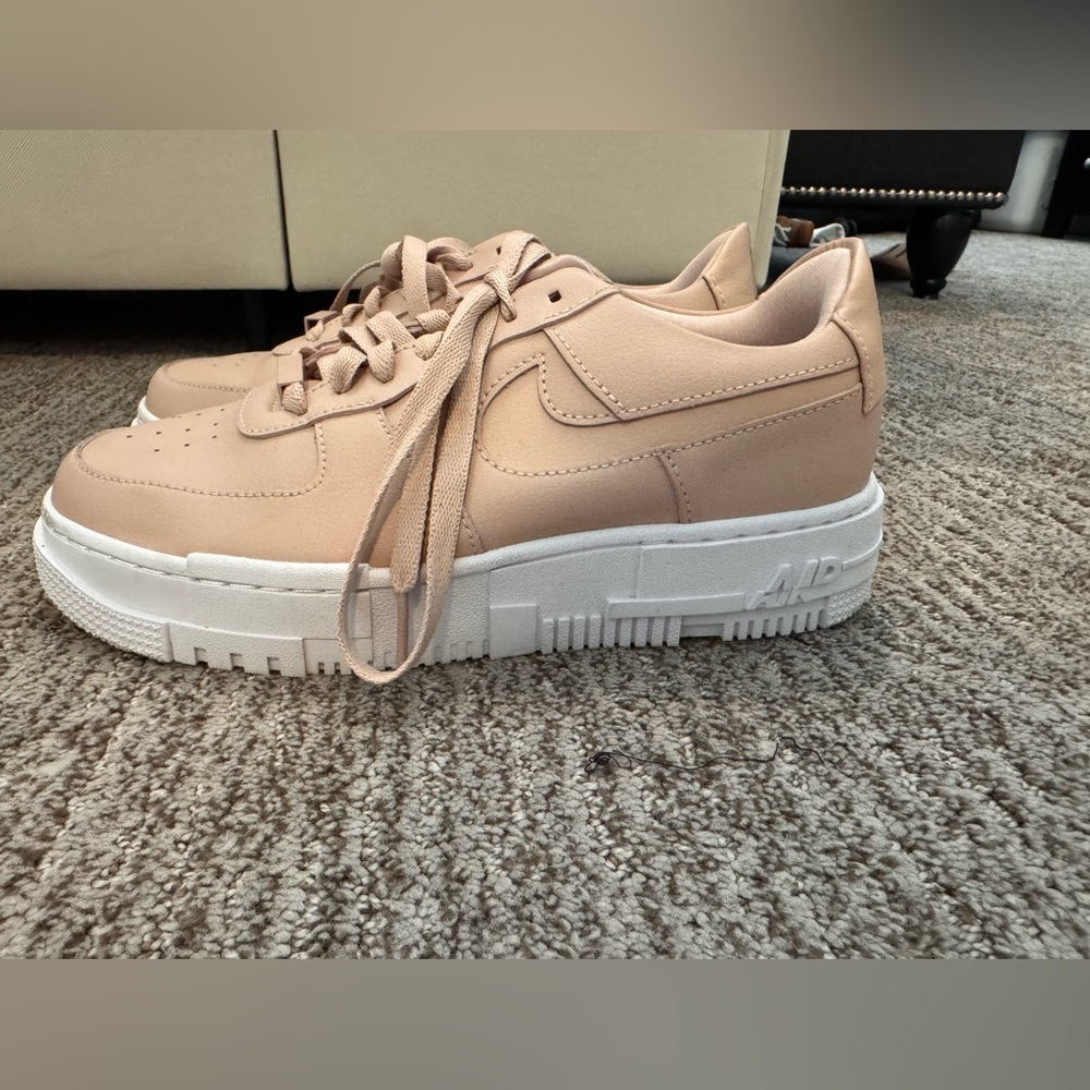 Women’s Nike Air Force Size 8.5